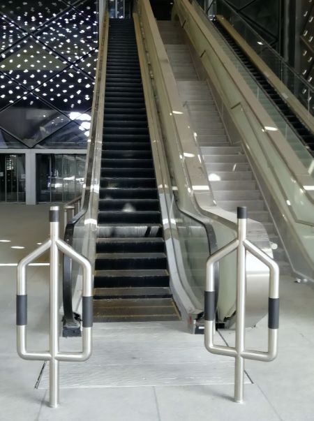 Stainless steel protective railing 180-degree