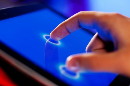 AMT 電阻式多點觸控解決方案