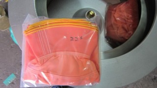 Porta due borse per pulire e sostituire.