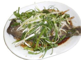 The green onion on the steam fish