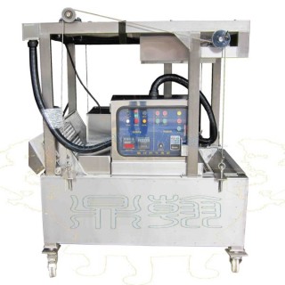 벨트를 들어올려 청소할 수 있습니다.