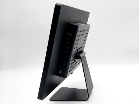 Monitor touch da 21,5 pollici con pannello AUO e ampio angolo di visione