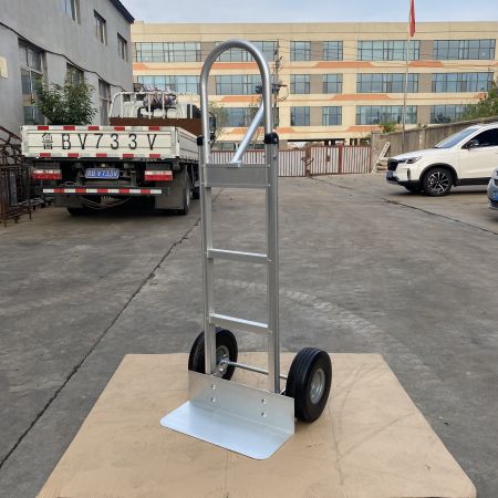 Combining the advantages of steel and aluminum, the trolley is lightweight and heavy-duty.
