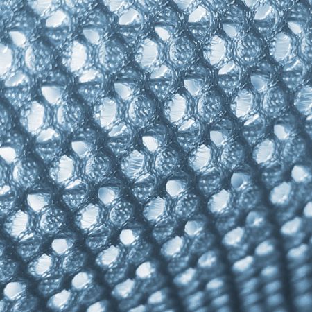 Rete spaziatrice sottile lavorata a maglia riciclata, 100% rePoliestere, spessore 1.0mm, leggera