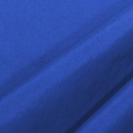 A lightweight woven fabric that combines heat storage, antibacterial, down proof, and water repellency.