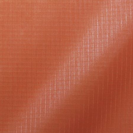 HL25IN1374SS_Diseñado para la élite: Capas ultraligeras 10-40D que reducen el peso de la mochila sin comprometer la durabilidad alpina