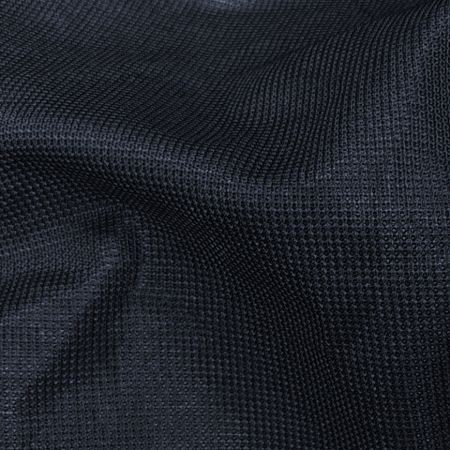 UHMWPE 针织布具有卓越的抗拉强度与耐磨性能,不仅适用于各类户外休闲运动服饰与装备,更能透过专业设计,精准应用于各行业的安全防护服饰