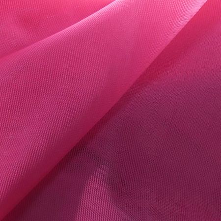 Hochdichtes Warp-Strick-Elastiknetz – superleicht, langlebig, elastisch und atmungsaktiv, um die Wärmebelastungen abzuleiten.