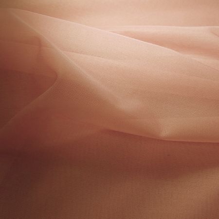 Hochdichtes Warp-Strick-Elastiknetz – superleicht, langlebig, elastisch und atmungsaktiv, um die Wärmebelastungen abzuleiten.