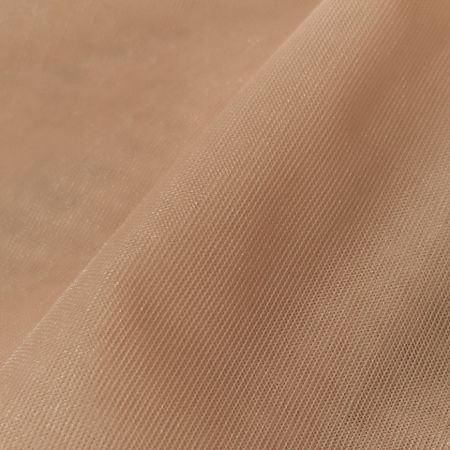 Hochdichtes Warp-Strick-Elastiknetz – superleicht, langlebig, elastisch und atmungsaktiv, um die Wärmebelastungen abzuleiten.