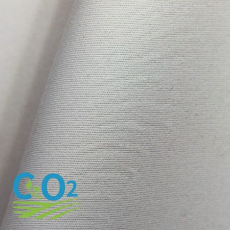 HL422082- 功能性保護—防水和防風外層