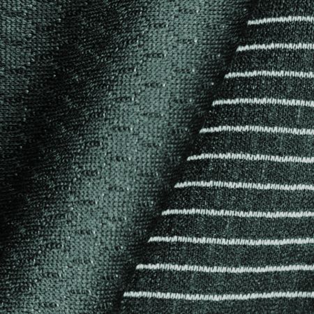 NL15GD3316T2 由专利速感消臭品牌be*quem 产品制成的柔软针织布,表面设计为蜂巢格组织,增加产品层次。