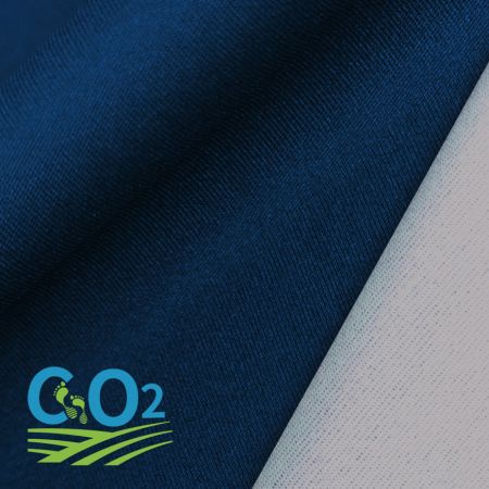 Impermeável e à prova de vento para proporcionar proteção climática reforçada. Mantenha-se mais quente do que nunca. Dados CDP fornecidos.