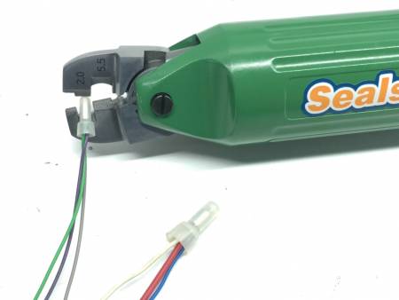 Lame de sertissage à air AR7WP sertissant des terminaux de fils multicolores