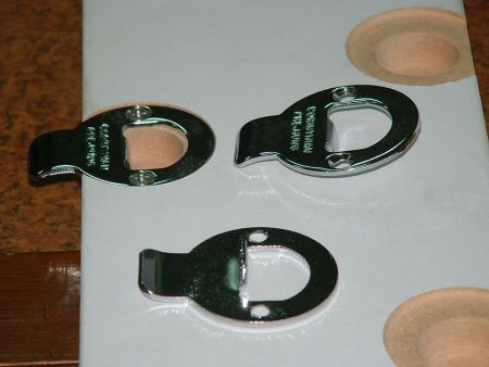 自動鎖螺絲機-門板扣件應用 - 門板之五金扣件