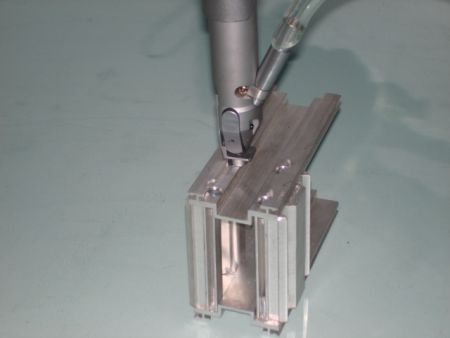 자동 스크류 잠금기 응용 - 잠금형 알루미늄 압출형
