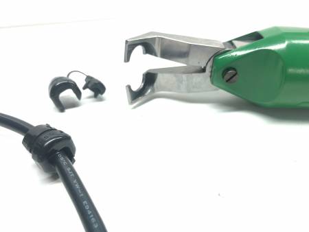 Installation du manchon de décharge de contrainte CLP – Sertissage terminé