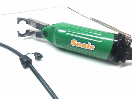 Gros plan de la lame de sertissage de protection contre les contraintes