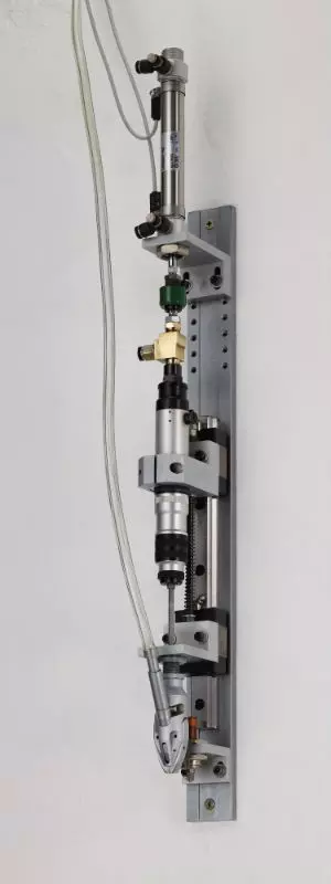 Módulo de alimentación automática de tornillos de tipo husillo mediante un cilindro