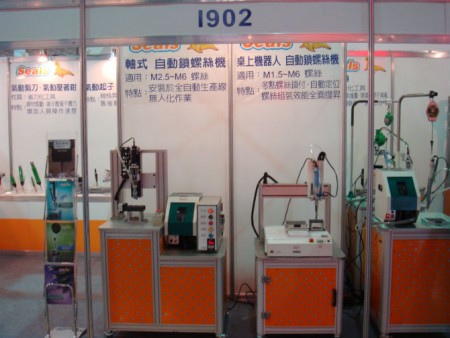 2011년 제11회 대만 PCB 산업 국제 전시회 SEALS政茂 전 자동 스크류 기계