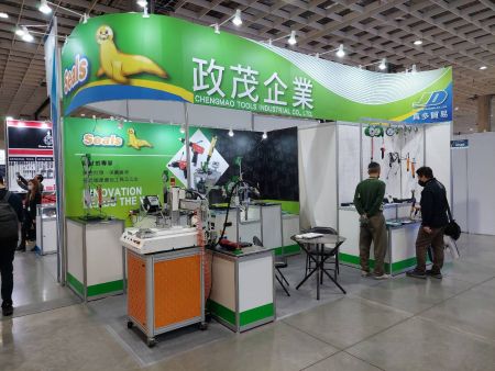 政茂シールズ-2022 AMPA展示