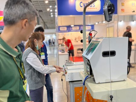 Sealsデスクトップ型ロボットの展示