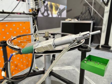 Mga Selyo ng AUTOMATIC WHEEL LACING MACHINE