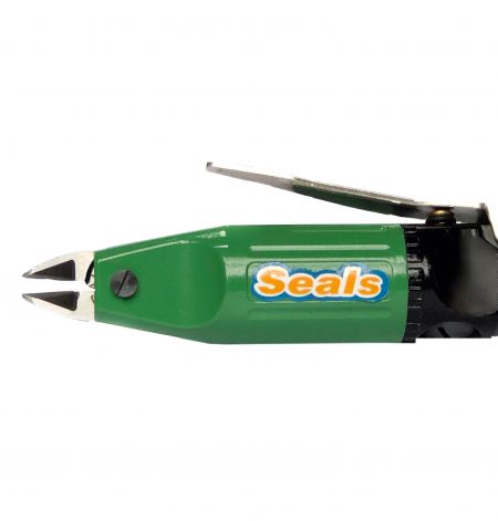 Close-up view of YM-40 air nipper