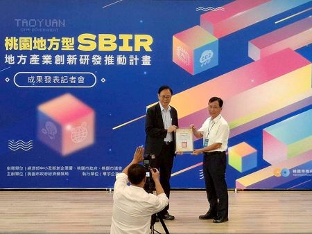 Congratulations to the NEOPACK General Manager Mike Lee on receiving the SBIR R&D Project Award presented by Mayor Chang