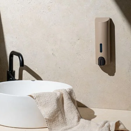 Distributeur de savon beige pour toilettes