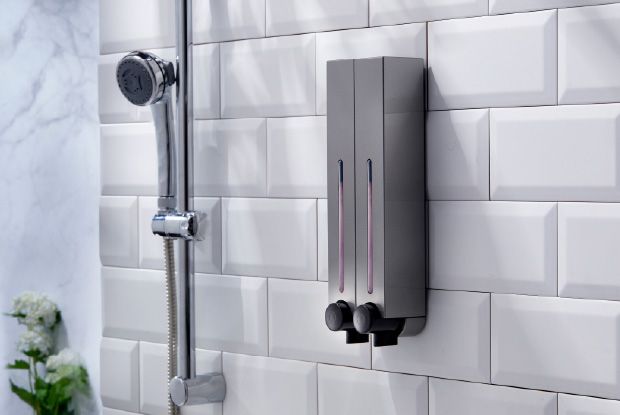Dispensador de jabón para la ducha montado en la pared