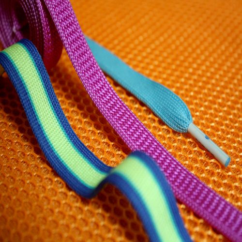 適用於運動服飾的三色帶雙針床經編機 | 台灣高品質適用於運動服飾的三色帶雙針床經編機製造商 | 達賀實業有限公司