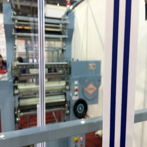 適用於運動服飾的三色帶雙針床經編機 | 台灣高品質適用於運動服飾的三色帶雙針床經編機製造商 | 達賀實業有限公司