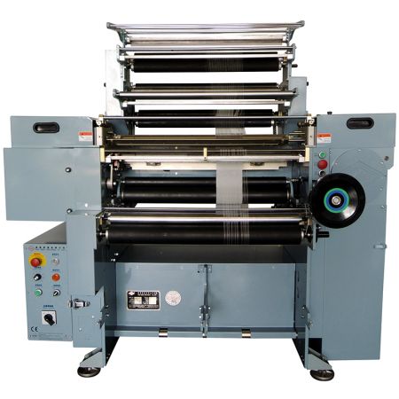 Machine à tricoter automatique à grande vitesse de 30 pouces pour fils fantaisie et fils en plumes - DAHU Machine à crochet de fil fantaisie de 30 pouces pour fil fantaisie et fil en plumes