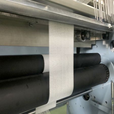 複合ニードルかぎ針編み機で作られたサンプル