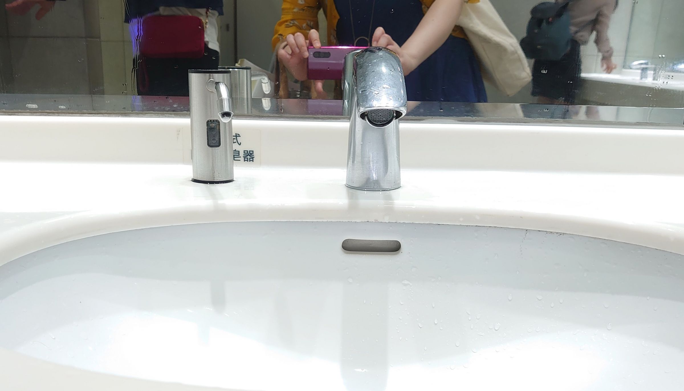 HK-CSDTM Töltőrendszeres többtáplálású szappankiadó rendszer