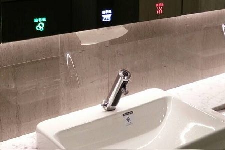 Uscător de mâini cu viteză mare, robinet automat și dozator de săpun la proiectul Joyear Group