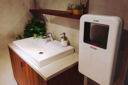 Hand Dryer HEPA Berbentuk Kotak yang Ramah Difabel