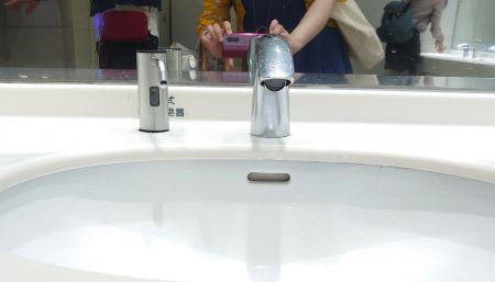 Többtáplálású szappankiadó rendszer a Taoyuan HSR állomáson - HK-CSDTM Töltőrendszeres többtáplálású szappankiadó rendszer