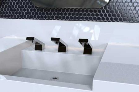 Dispenser sabun cair/foam yang dipasang di dek memiliki pengering tangan dan keran otomatis dengan tampilan yang sama