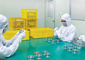klasse 10.000, ISO gecertificeerde cleanroom voor hygiënische vacuümcomponenten
