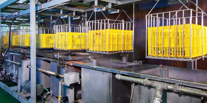 Ultrasonic and RO water self-cleaning process for stainless steel vacuum components