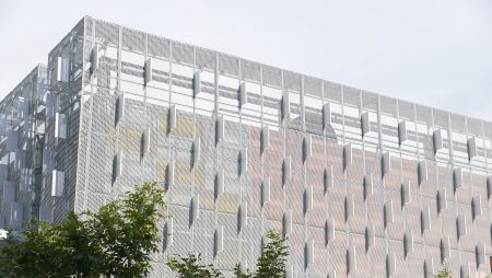 Different angles of SKA 20-55 Expanded metal mesh facades introduce natural light from multiple angles.