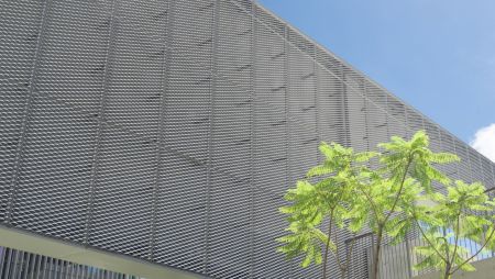 The use of architectural facade mesh as a curtain changes the conventional perception of roof enclosures. It combines shading and ventilation to provide the best protected space for mechanical rooms.