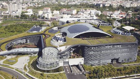 Central - Central Taiwan Innovation Campus MOEA - The architect selected the SKA model expanded mesh to meet the carefully designed visual requirements