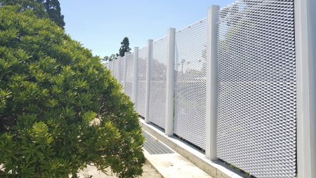 Construction Fence - New techniques and innovative applications of expanded metal mesh make buildings unique