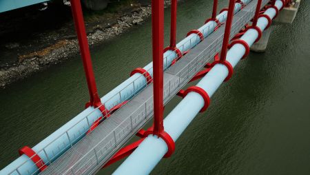 The "Water Pipe Bridge" in Pingtung County, plays a vital role in transporting and providing a stable water supply to the area.