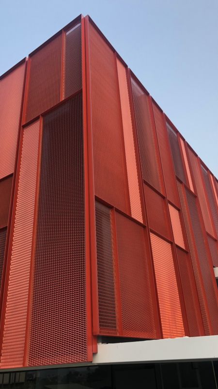 SKA 20-07 type Expanded metal mesh facades introduce natural light from multiple angles.