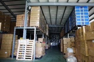 배송 준비가 완료된 도금 제품 재고