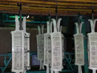 La plastification métallique des plastiques nécessite des étapes pour atteindre les performances requises.